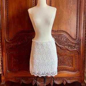 Zara Woman Lace Skirt (White/Cream, Size XS)